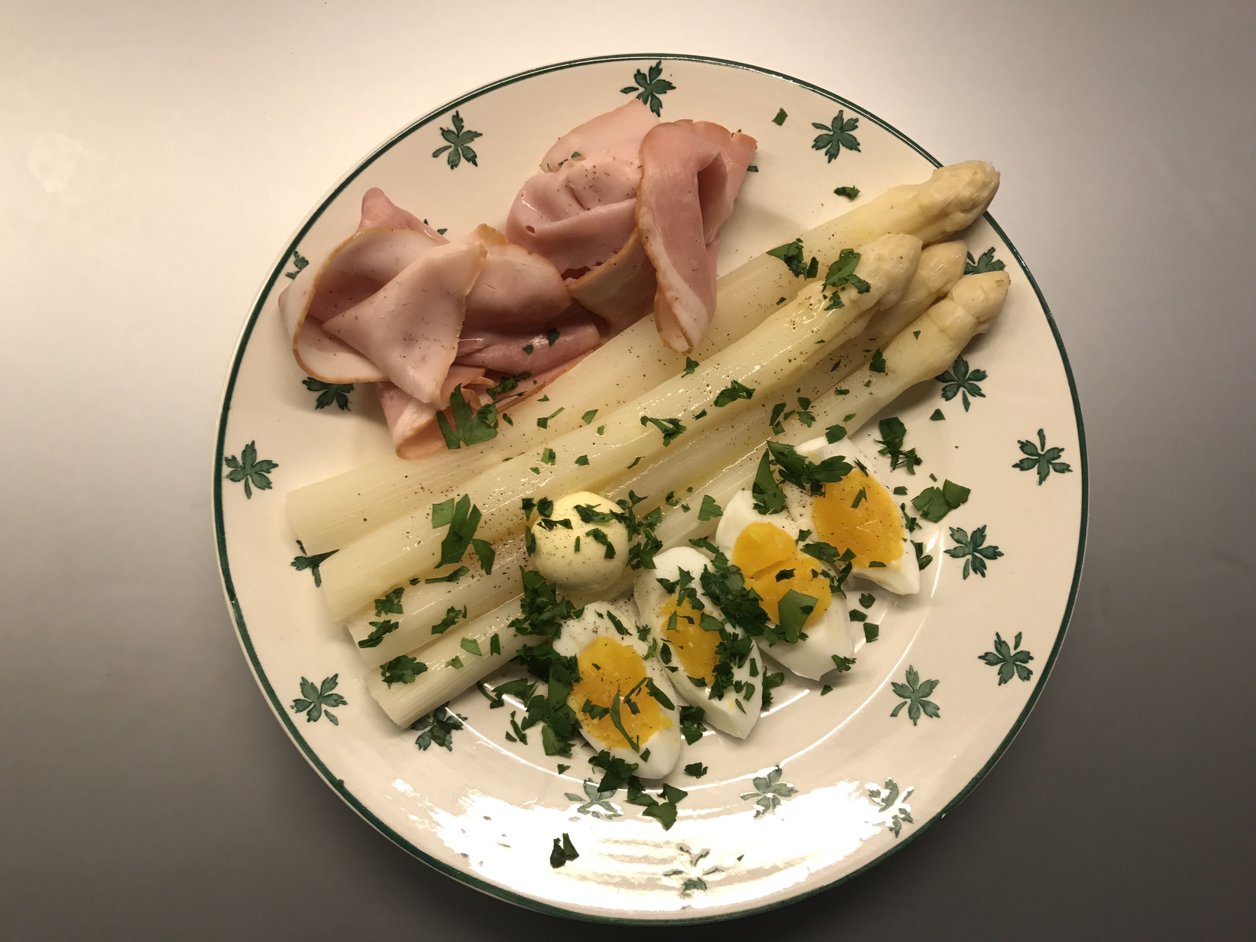 White Asparagus with Egg, Ham and Parsley