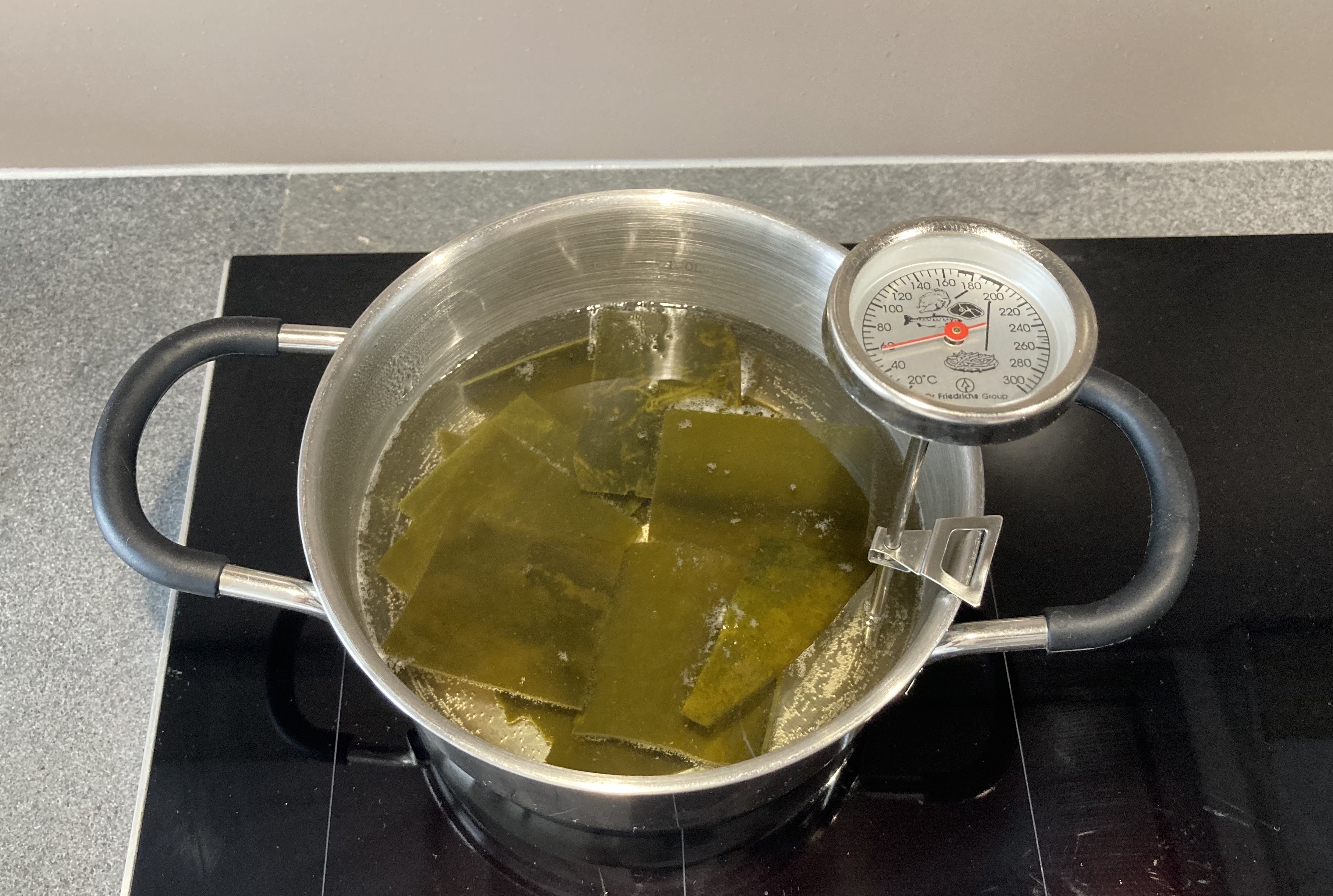 Heating Konbu ©cadwu