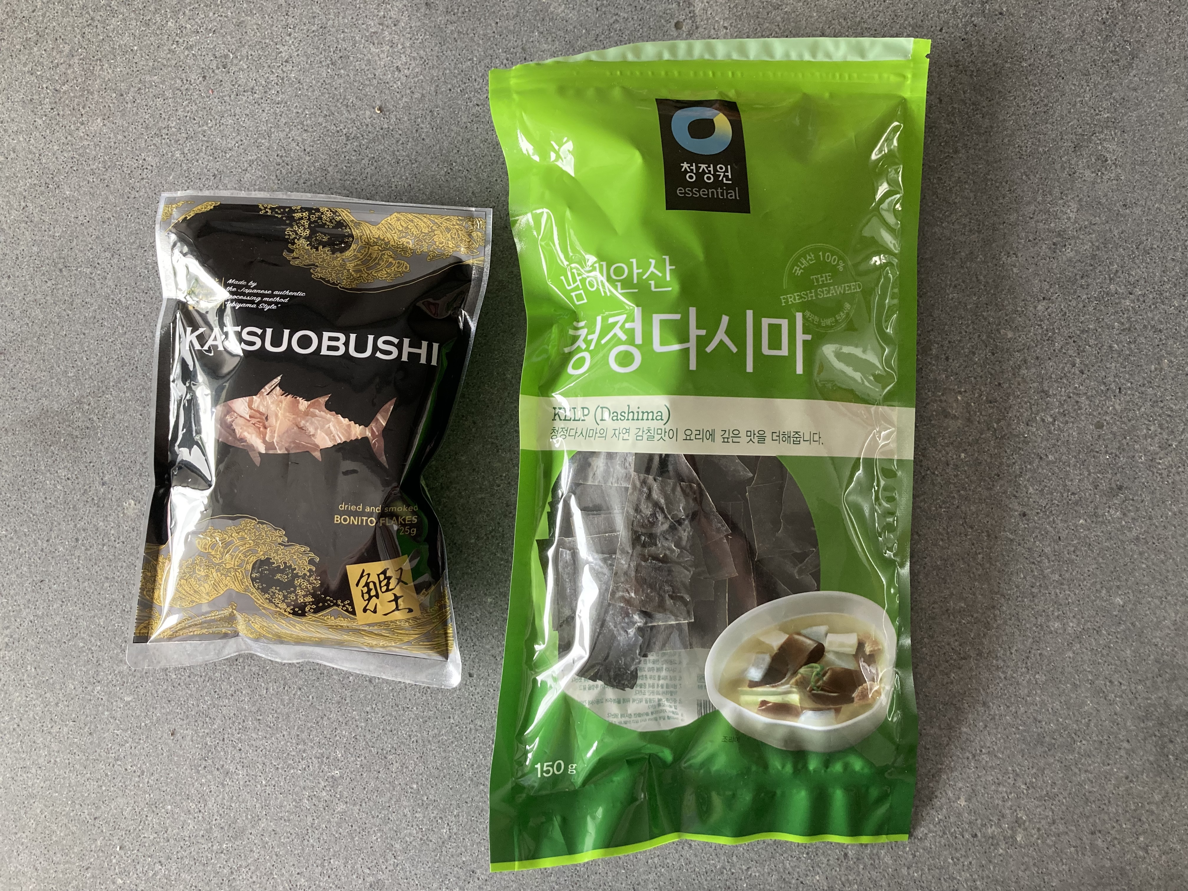 Katsuobushi and Konbu ©cadwu