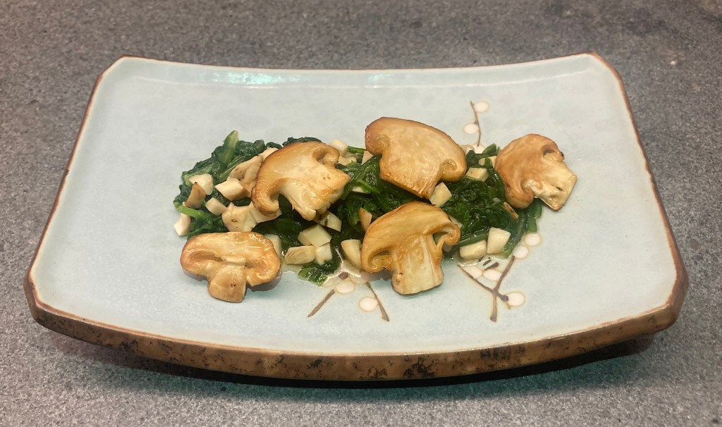 Matsutake with Chrysanthemum ©cadwu