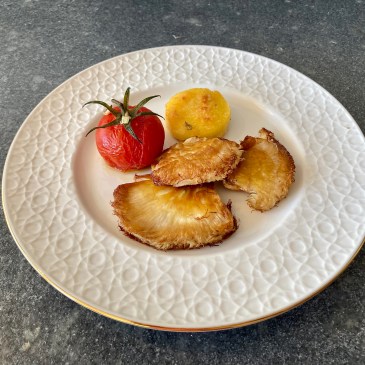 Fried Lion's Mane ©cadwu served with fried polenta and confit of tomato