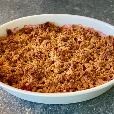 Rhubarb and Strawberry Crumble ©cadwu with allspice, nutmeg and cinnamon