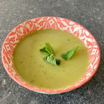 Pea and Mint Soup ©cadwu with lemon juice, vegetable stock, shallot, garlic and cream, to be served cold