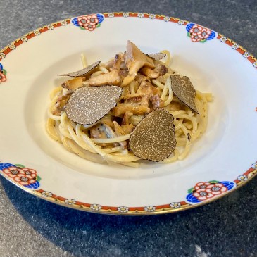 Summer Truffle and Chanterelle ©cadwu with spaghetti, cream, mustard, butter and flavoured olive oil