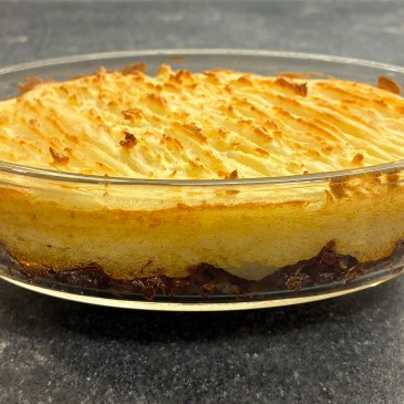 Parmentier de Canard ©cadwu made with confit de canard, shallot, garlic, rosemary and potato puree